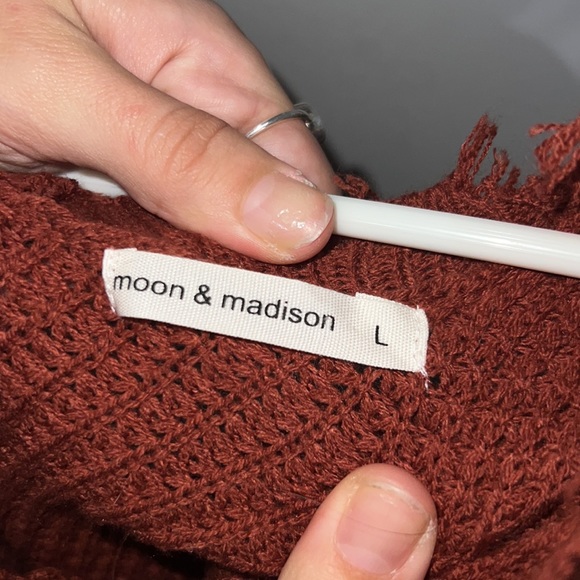 tethered collar sweater 💋 - Picture 4 of 4